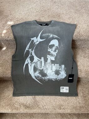 Memory Lane Gray Graphic Muscle Tee with Skull & City Print